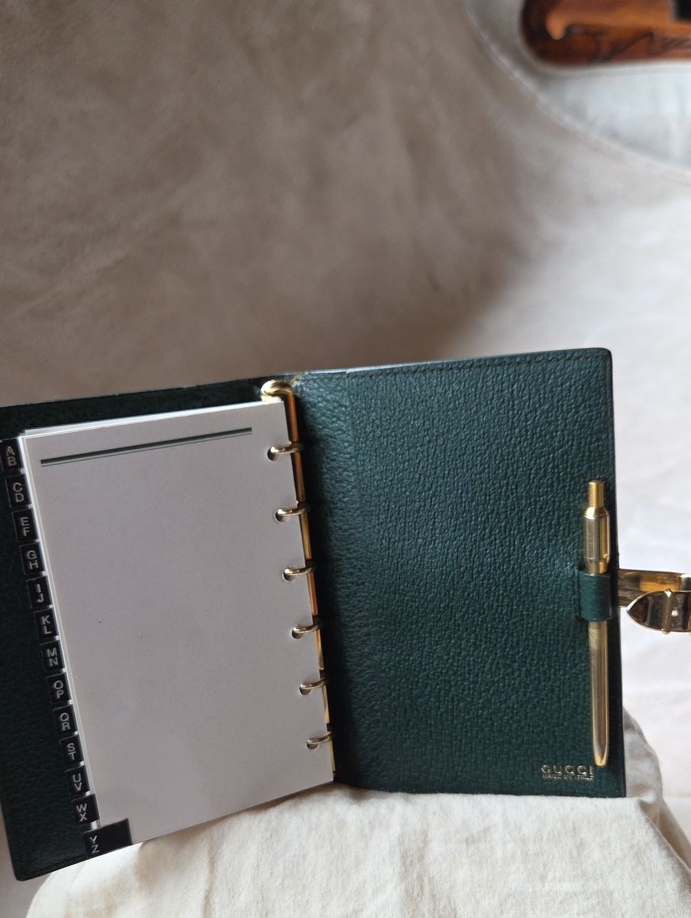 Gucci Forest Green Pebbled Leather Mini Notebook/Passport Holder with Gold Clasp - Picture 4 of 7